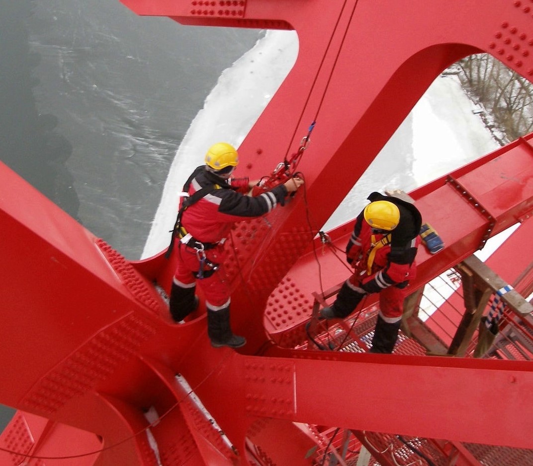 Покраска металлоконструкций на высоте)